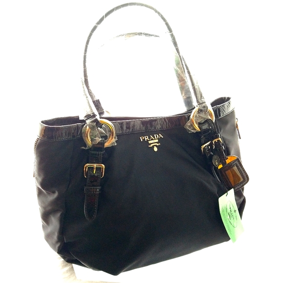 Prada Handbags - Beautiful Prada Satchel NWT 😍